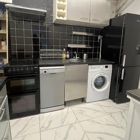 Nifty 2 Bedroom Flat In Goswell Rd Лондон Екстер'єр фото